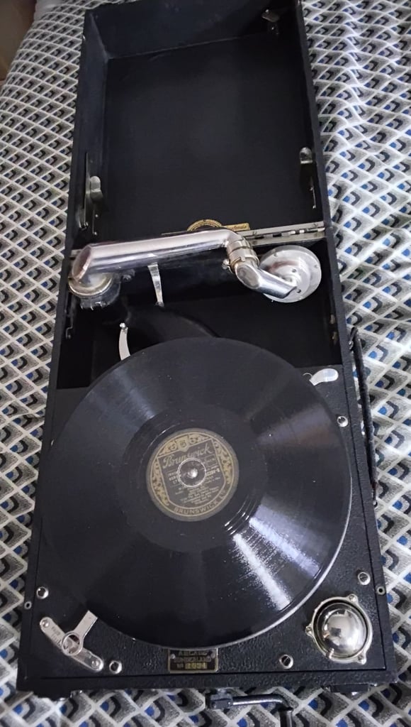 Colombia gramophone/grafonola player + 78s vynal,no dispatch,viewing Gateshead 