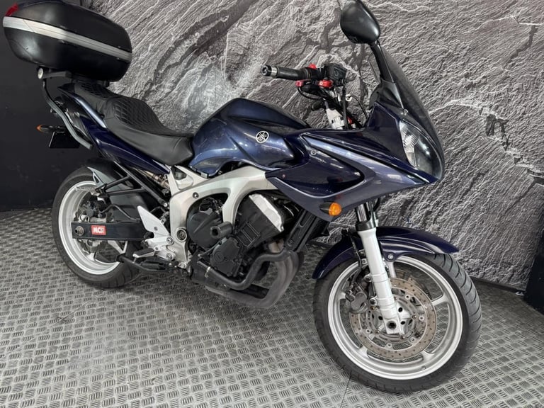 YAMAHA FZ6 FAZER 600 2004