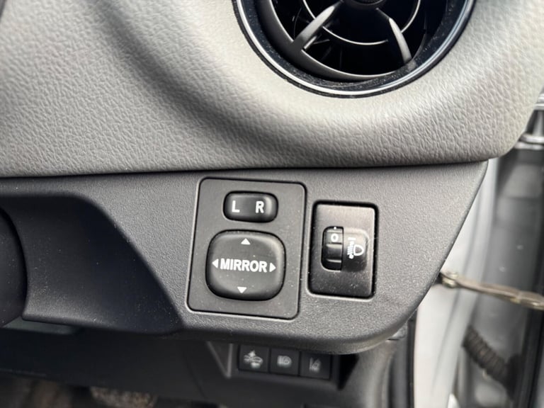 2018 Toyota Yaris 1.5 VVT-i Icon CVT Euro 6 5dr HATCHBACK Petrol Automatic