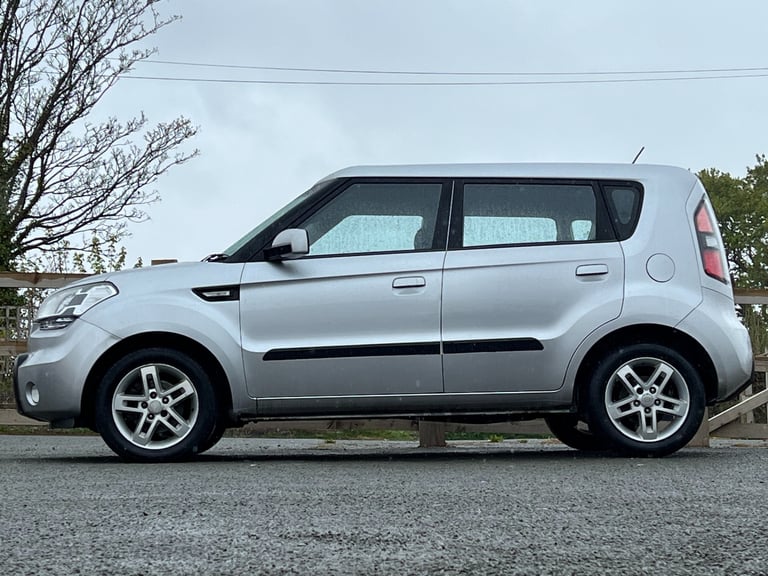 KIA SOUL 1.6 CRDi 2 5dr Silver Lovely Value Family motoring