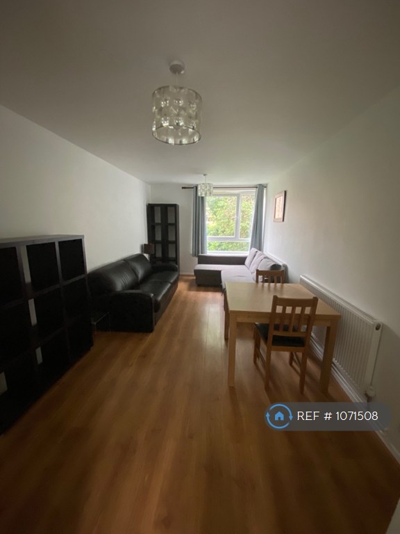 1 bedroom flat in Balham, London, SW12 (1 bed) (#1071508)
