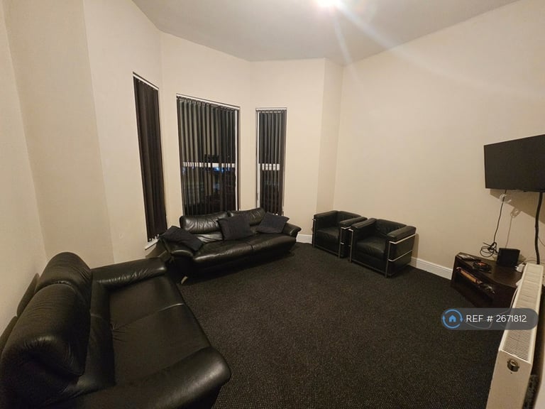 8 bedroom house in Wilbraham Road, Manchester, M14 (8 bed) (#2671812)