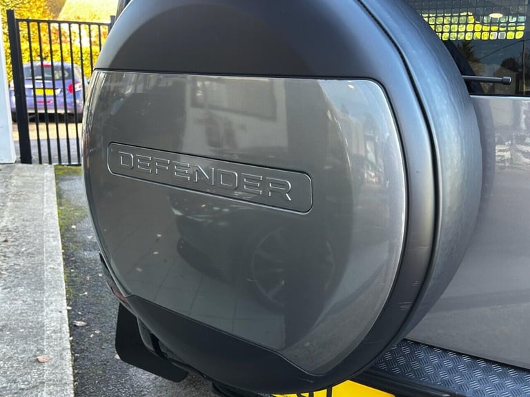 2023 Land Rover Defender 3.0 D250 Hard Top HSE Auto PANEL VAN DIESEL Automatic