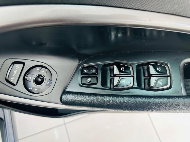 2016 Hyundai Santa Fe 2.2 CRDi Blue Drive Premium Auto 4WD Euro 6 (s/s) 5dr (7 Seat) ESTATE Diese...