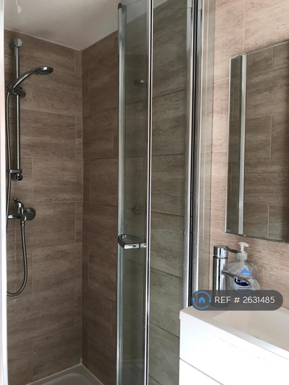 4 bedroom house in Chapel Road, Hounslow, TW3 (4 bed) (#2631485)