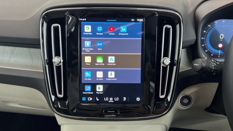 2024 Volvo XC40 Ultra, B3 Mild hybrid, Petrol, Bright (Blond Leather, Panoramic Sunroof) Estate P...