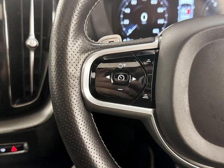 2018 Volvo XC60 2.0 D4 R DESIGN 5dr AWD Geartronic ESTATE DIESEL Automatic