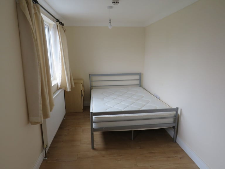 5 bedroom 3 bath house for rent in Southall UB2