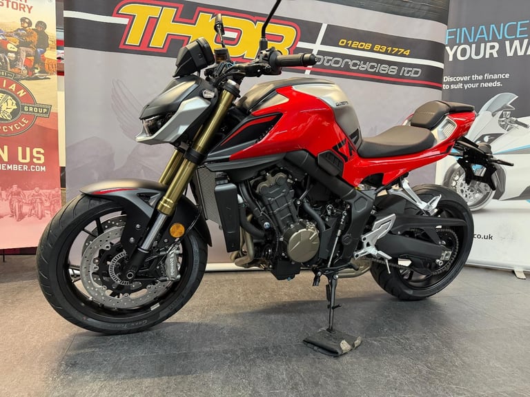 QJ MOTOR SRK800 2026 SUPER NAKED BRAND NEW MODEL TOP SPEC RED OR BLACK  £6699