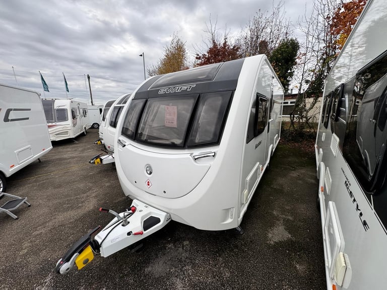 SWIFT KUDOS 530 SB 2018 MODEL 4 BERTH FIXED ISLAND BED TOURING CARAVAN
