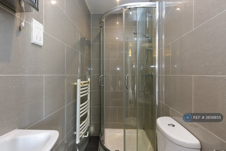 1 bedroom in Goffs Road, Ashford, TW15 (#2656855)