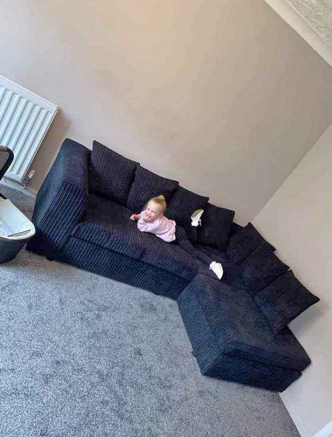 Brand New lovely 4 seater corner sofa available cash on delivery