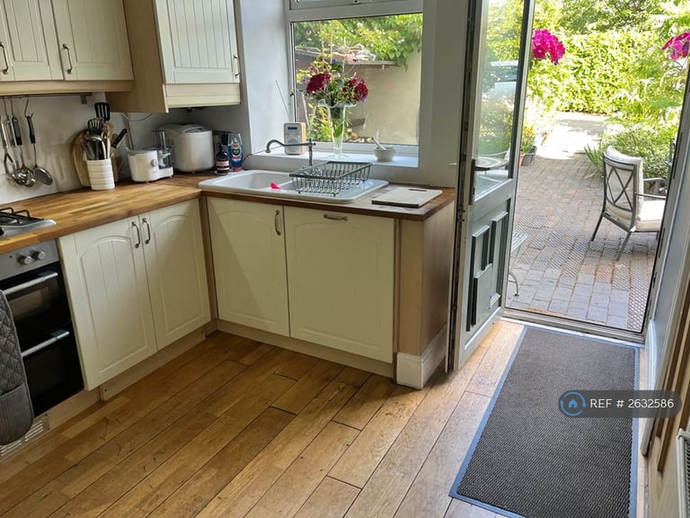 4 bedroom house in Railway Cottages, Kimberley, Nottingham, NG16 (4 bed) (#2632586)