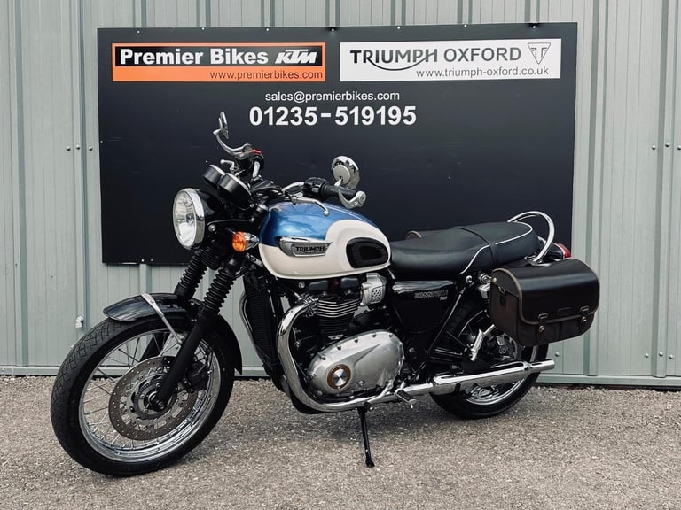 STUNNING 2018/18 TRIUMPH BONNEVILLE T100 MOTORCYCLE 