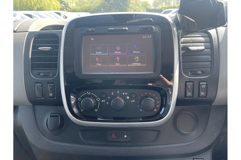 2017 Renault Trafic dCi ENERGY 27 Sport Nav Panel Van Diesel Manual