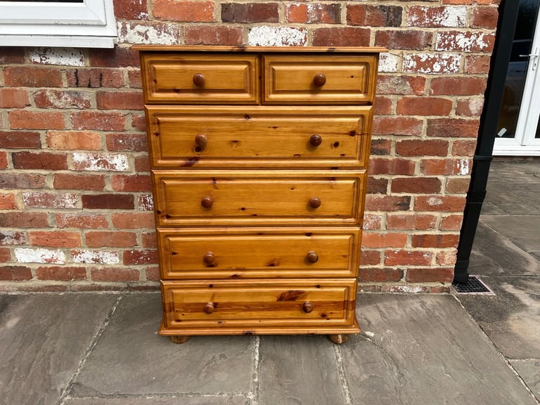 Solid Pine Chest of Drawers - Great Condition 