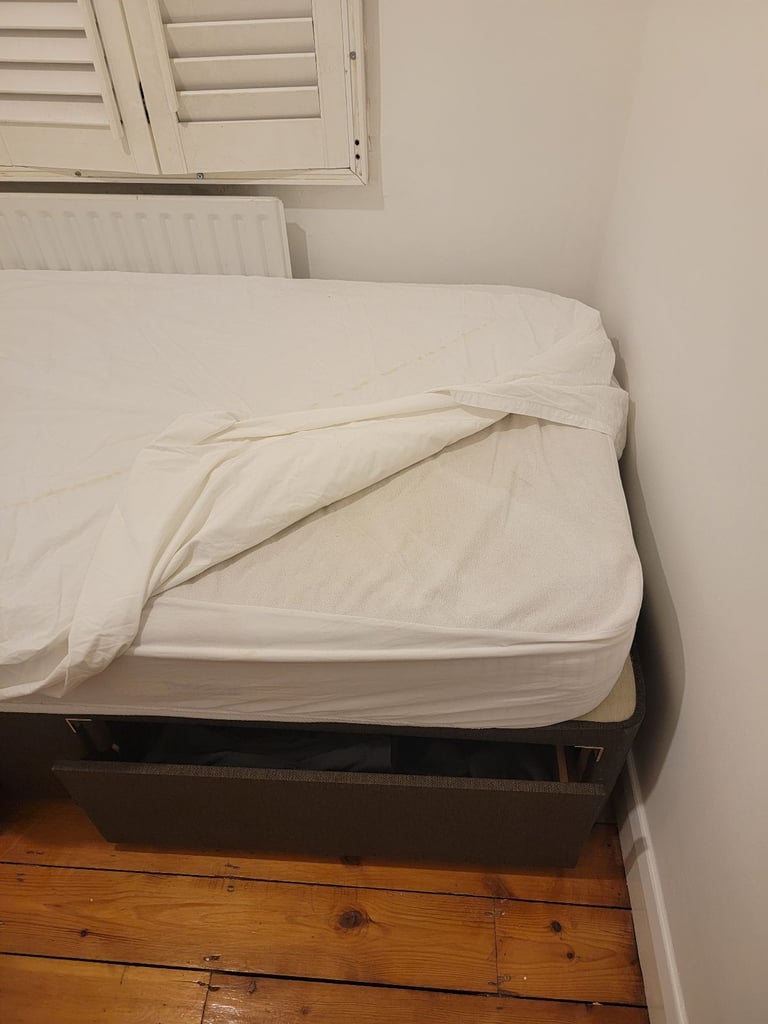 Single bed with mattress 