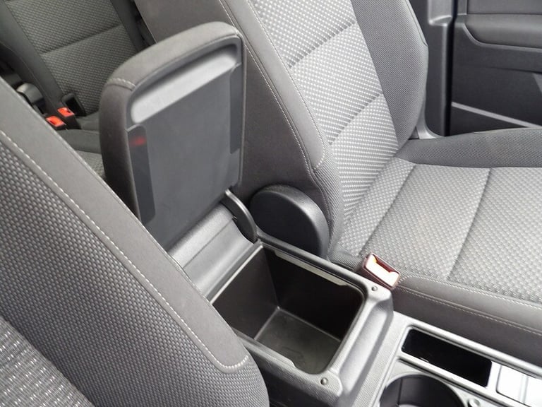 2018 Volkswagen Touran 2.0 TDI SE Family 5dr DSG MPV DIESEL Automatic