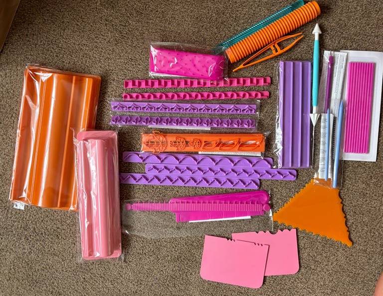 Cake decorating equipment 