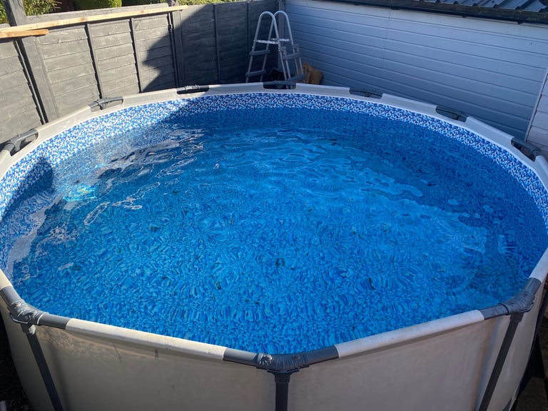 Swimming pool above ground 12ft round with pumps & ladder only 1 year old