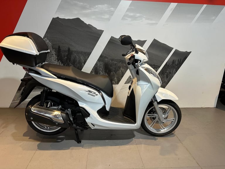 Honda SH 300 Scooter 2019 with 2827 miles 