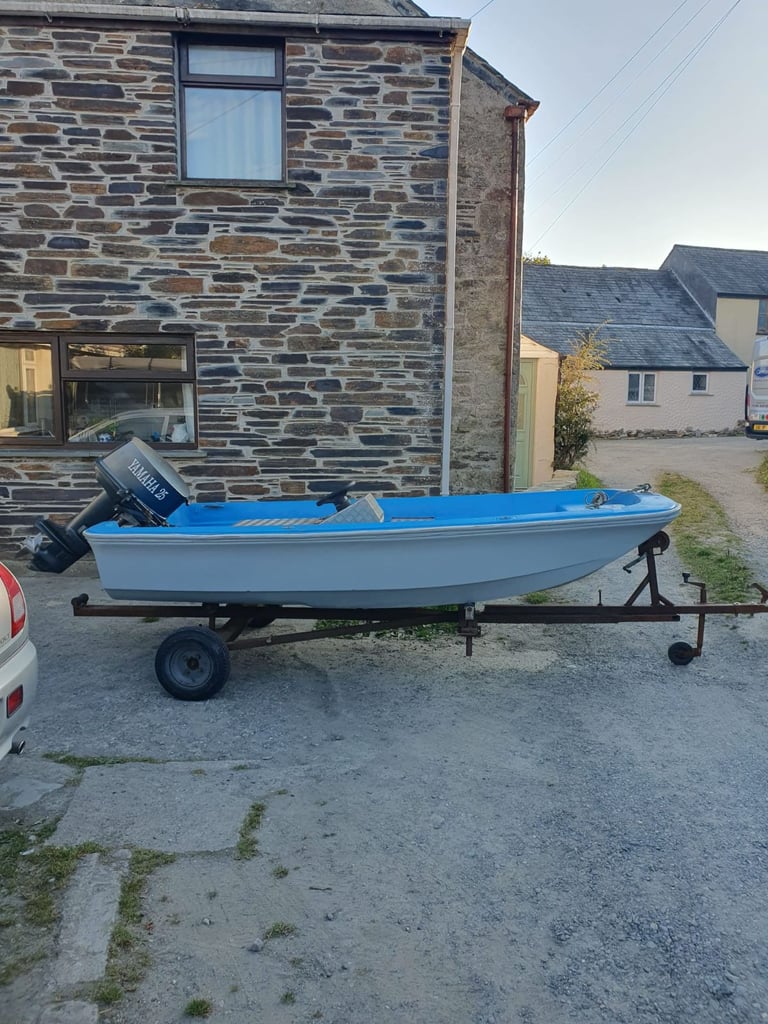 Dory boat 11ft Yamaha 25HP outboard trailer