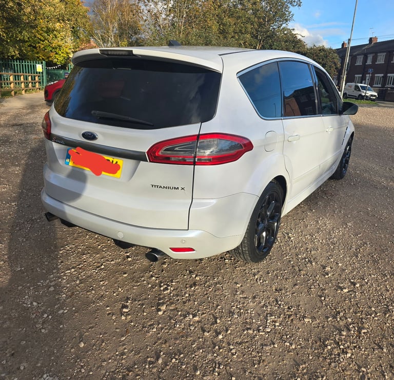 Ford smax turbo in pearlescent white 