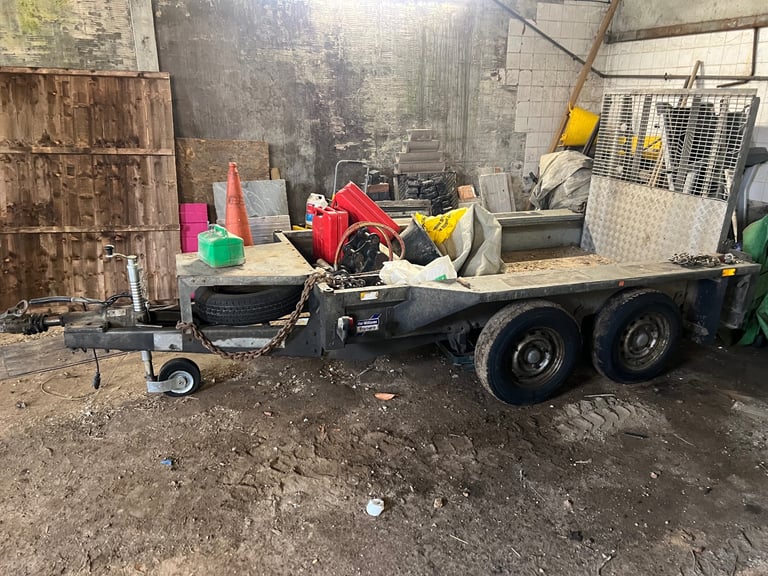 Takeuchi TB 016 digger with trailer and breaker