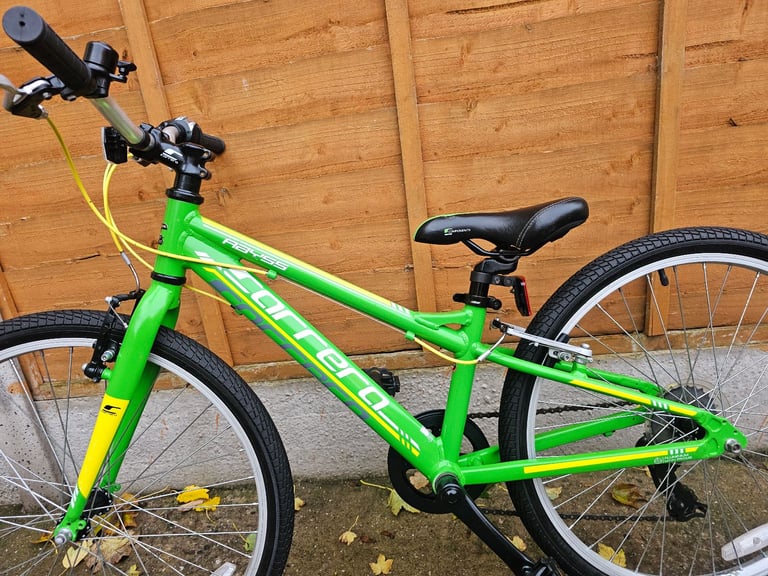 BIKE 24" WHEEL CARRERA LIGHTWEIGHT 6-SPEED HYBRID - Age Range 7-11 Years £128