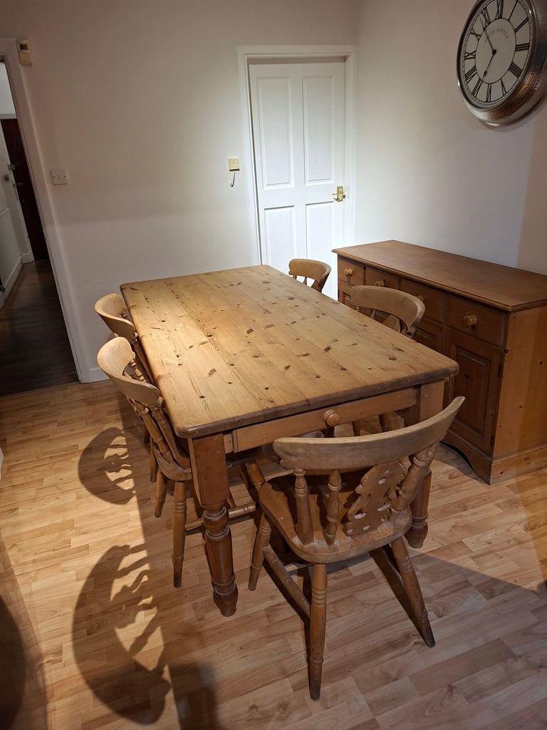 PINE FARMHOUSE TABLE + FOC CHAIRS