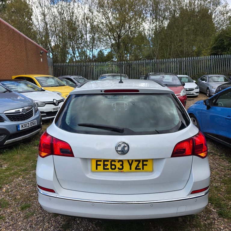 VAUXHALL ASTRA J ESTATE EXCLUSIV FACELIFT MODEL 1.7 DIESEL 110 BHP YEAR 2013 £20 ROAD TAX HPI CLEAR!
