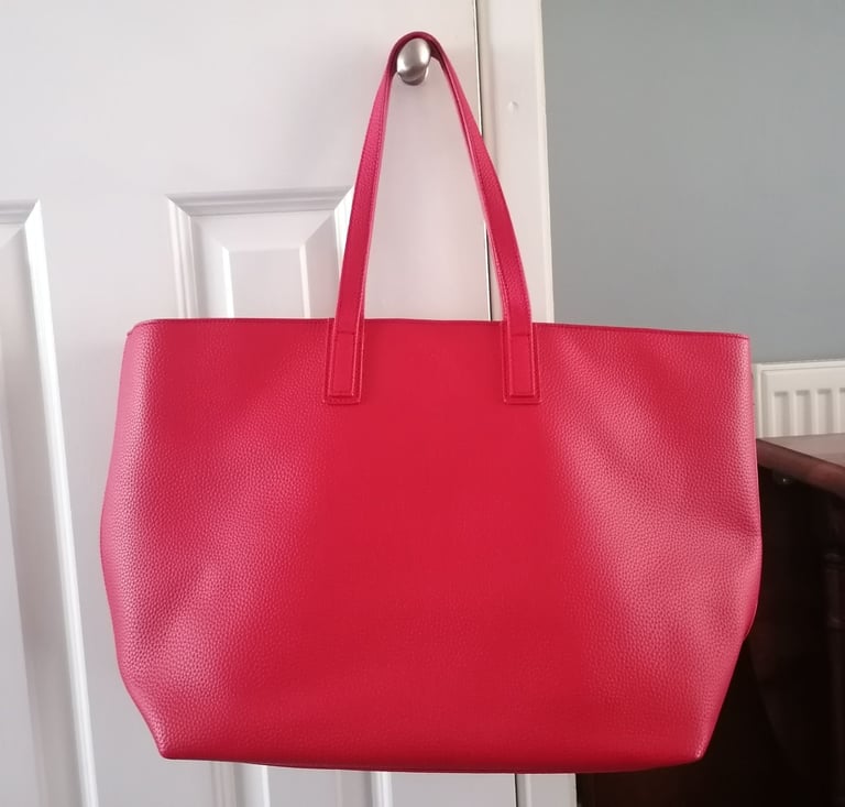 Gorgeous Moschino handbag new without tags