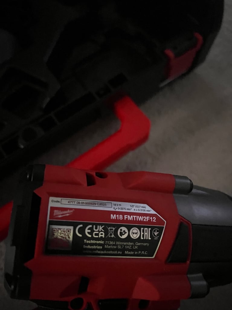 Milwaukee M18 FMTIW2F12-502X 18V FUEL 1/2” Mid-Torque Impact Wrench Kit (2x 5.0Ah Batteries)