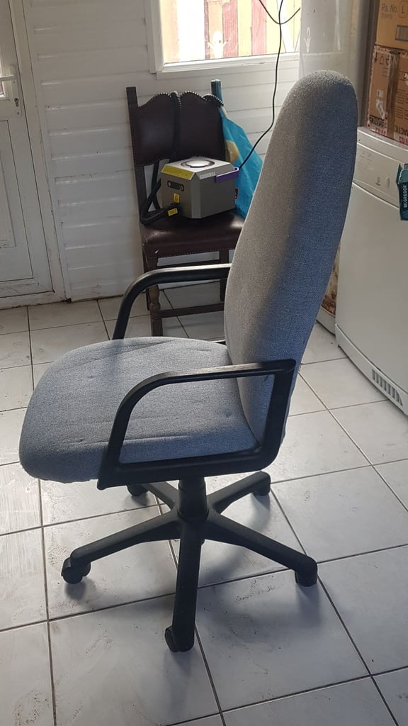 FREE Office swivel chair 