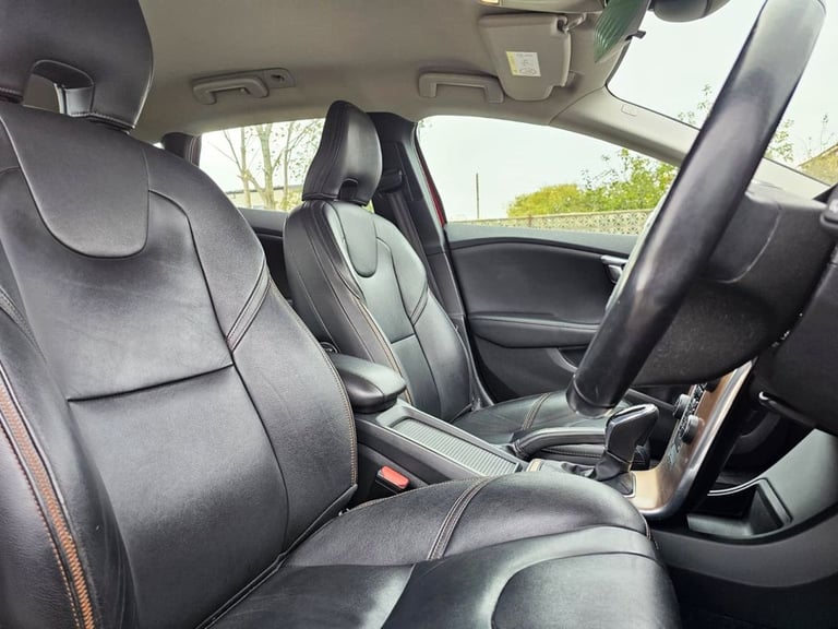 2014 Volvo V40 Cross Country 1.6 D2 Lux Nav Hatchback 5dr Diesel Powershift Euro 5 (s/s) (115 ps)...