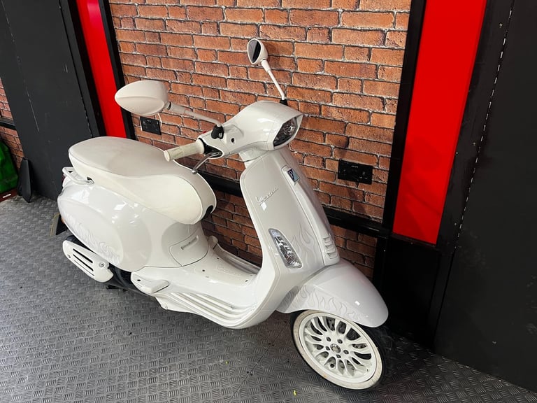 Piaggio Vespa 125cc Scooter JUSTIN BIEBER LIMITED EDITION 