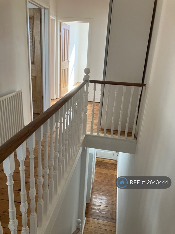 3 bedroom flat in Kings Road, Kingston, KT2 (3 bed) (#2643444)