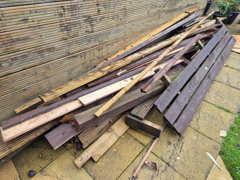 image for Used decking offcuts, and other used bits of outdoor wood