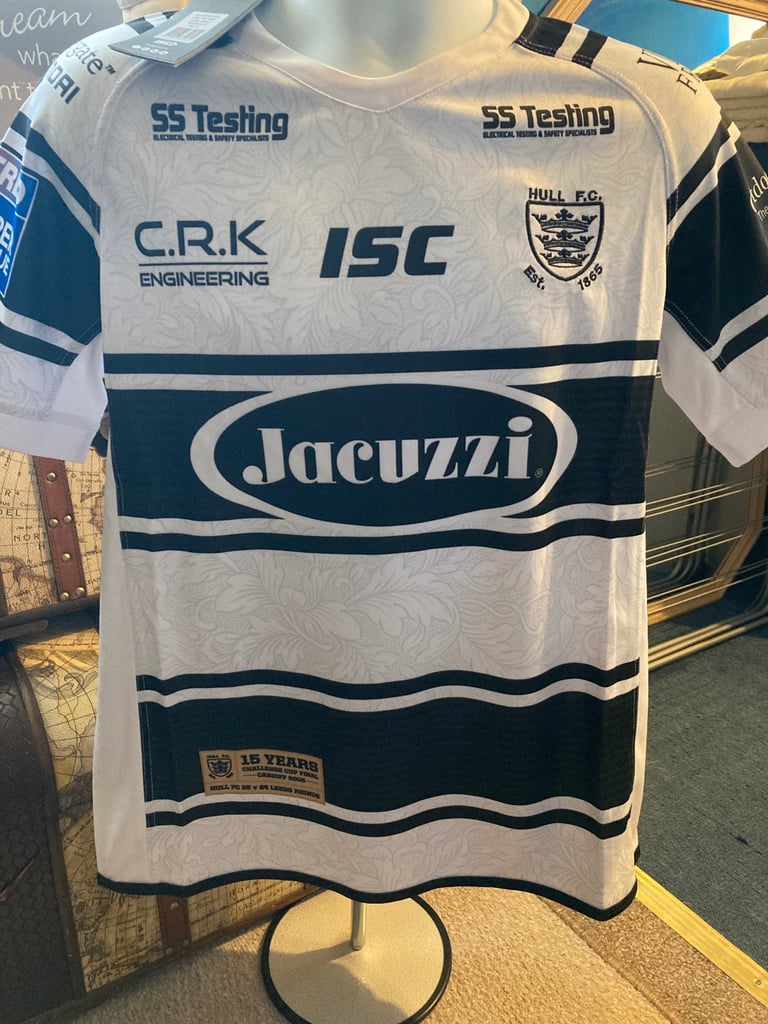 image for Hull fc 2020 magic weekend shirt in adult small BNWT 