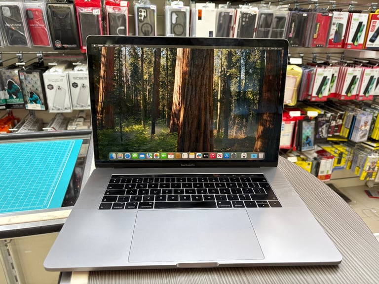 Apple MacBook Pro 256GB Excellent Condition