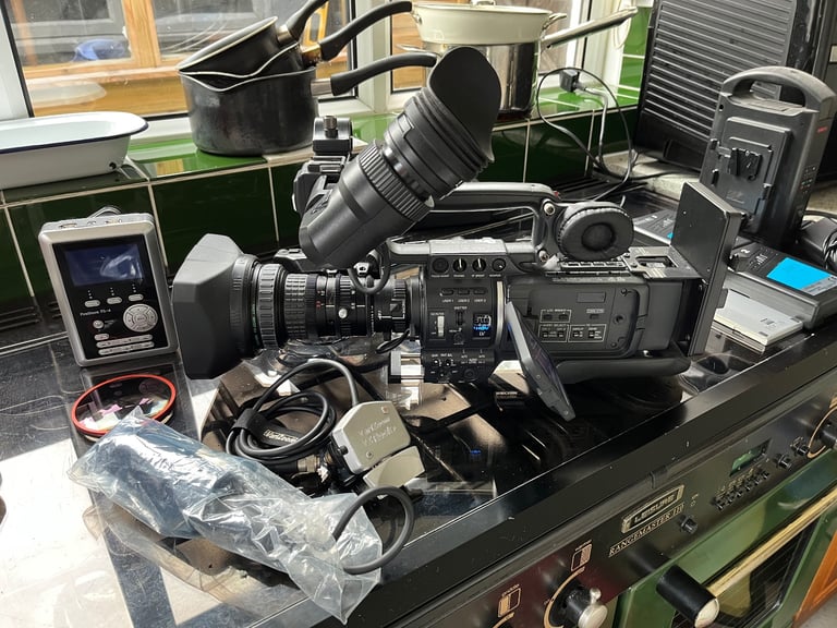 VIDEO CAMERA: JVC GY-HD101 WITH ACCESSORIES