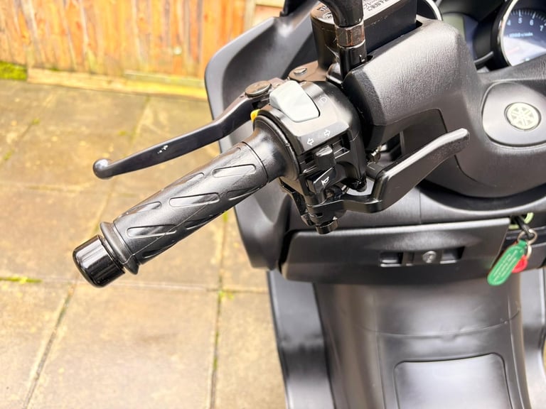 2010 / 10 Yamaha YP400 Majesty £1500 Silver 34049 miles.