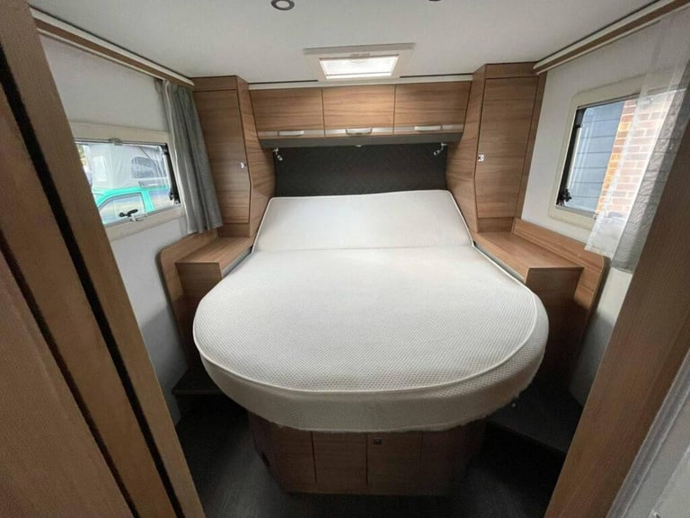 Adria Matrix 670 sc Axess Automatic Rear Garage, Island bed motorhome