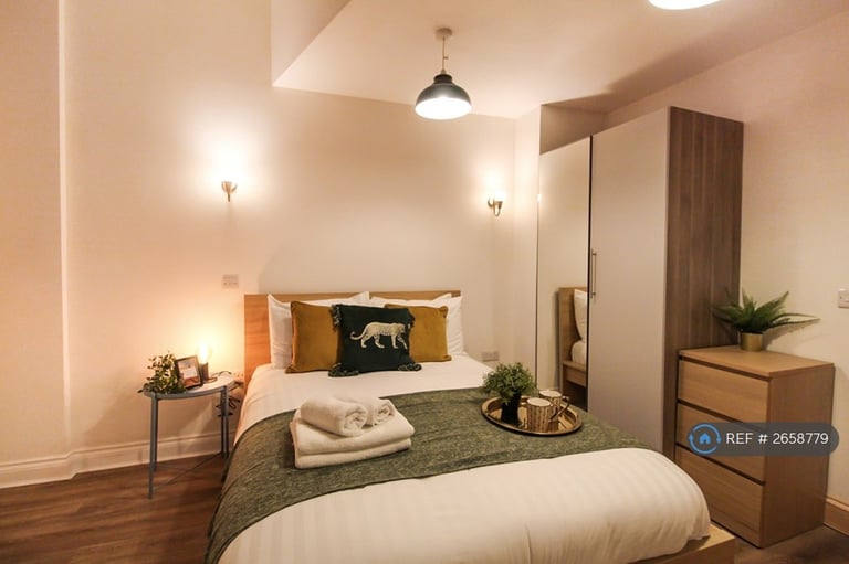 3 bedroom house in Commerce Square, Nottingham, NG1 (3 bed) (#2658779)