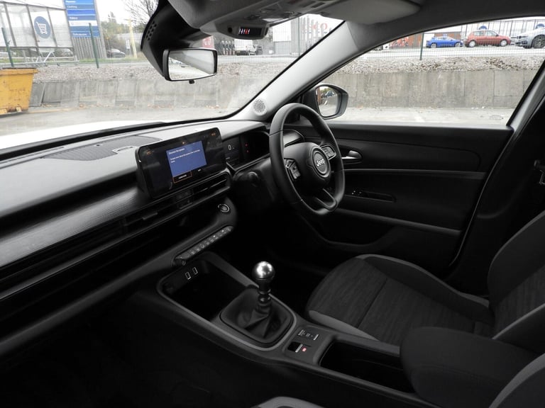 2025 Jeep Avenger Longitude 1.2 100hp Mt HATCHBACK Petrol Manual