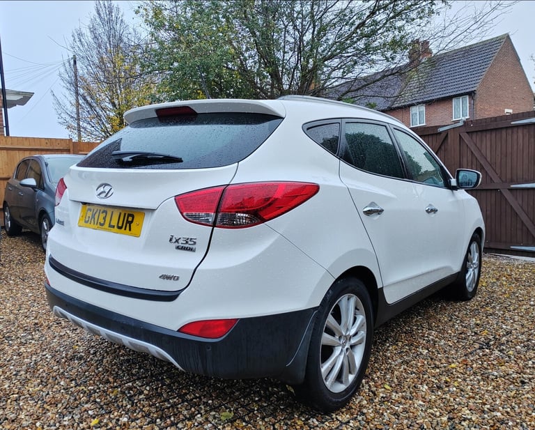 Hyundai IX35 Premium 2.0CRDI 4X4 with AUTO GEARBOX, FULL SERVICE HISTORY