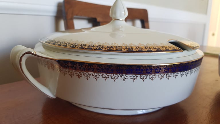 Alfred Meakin Bleu De Roi Tableware 3 Tureen Serving Dishes plus Gravy Boat