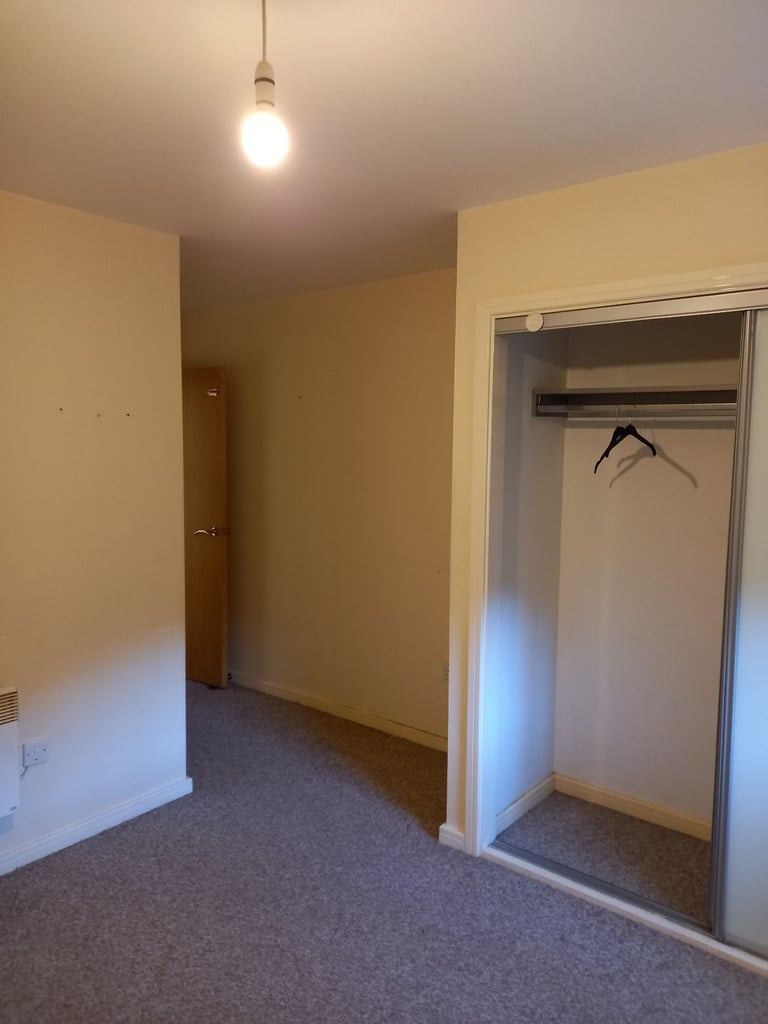 **LET BY**2 BEDROOM LARGE FLAT**LANCASHIRE COURT**BURSLEM**