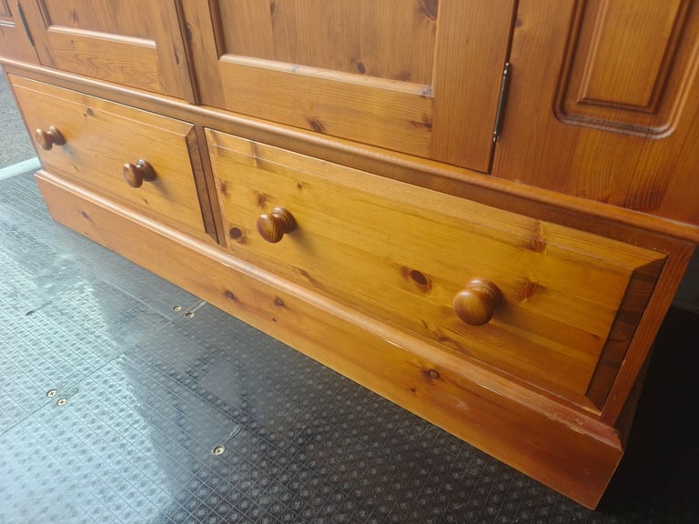 Free-standing Pine Wardrobe 