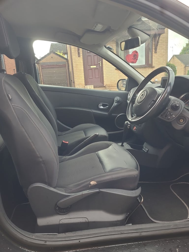 Renault, CLIO, Hatchback, 2011, Automatic, 1598 (cc), 3 doors